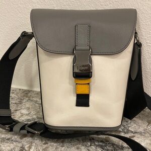 🧡 Coach Unisex Gray and White Track Messenger Crossbody Bag with Yellow Accent